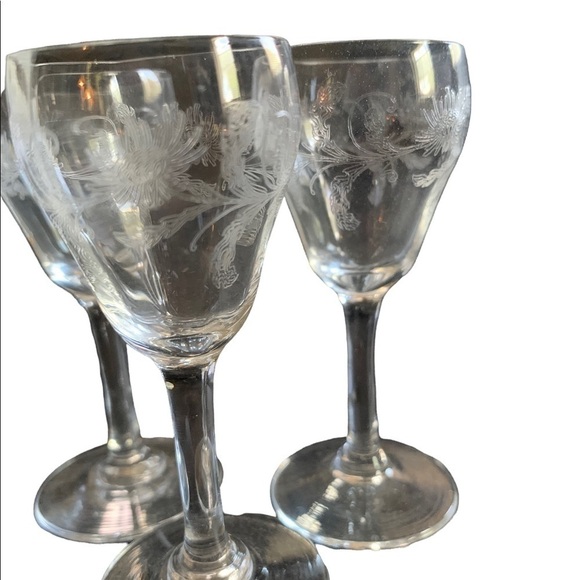 Vintage Set of 3 Miniature Wine Glasses - Picture 2 of 2